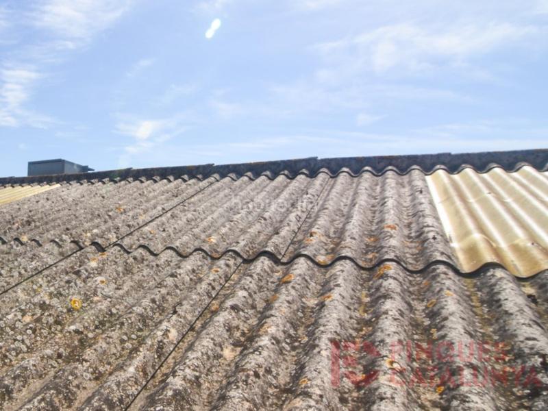 Foto f606a426-42c2-4cef-975b-0d02f03697f2. Bâtiment à usage industriel dans Barri dels Escriptors Salt