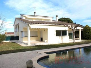 Casa a Riudellots de la Selva. Magnifia casa
