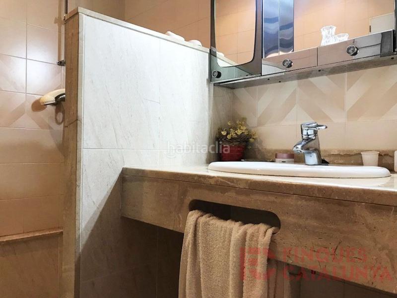 Foto e8f7df0e-fb06-48ab-9831-568ba55fc364. Casa amb aparcament a Eixample Sud-Migdia Girona