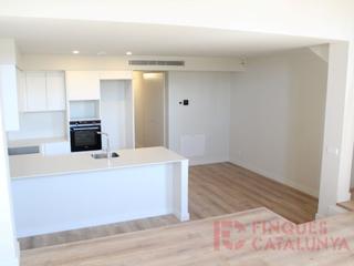 Pis a Bellmirall 5. Piso 3 habitaciones  1 hab. auxiliar venta girona