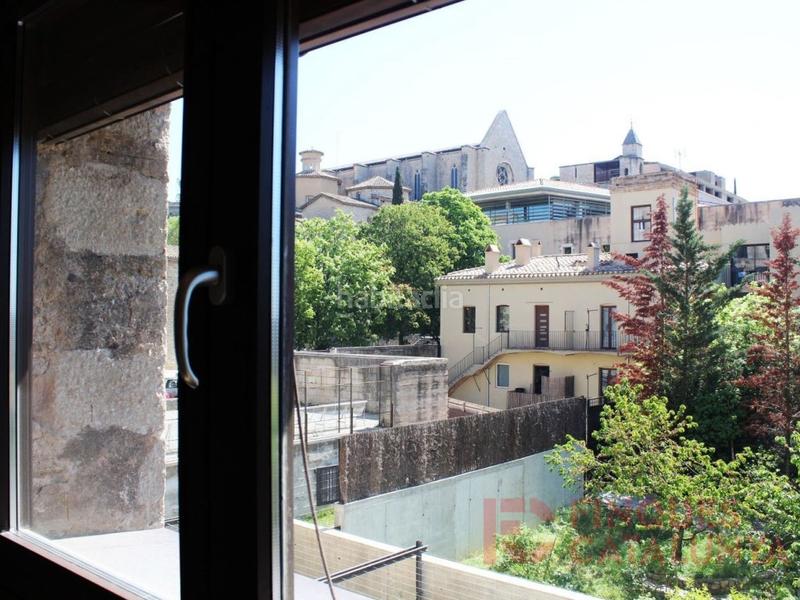 Foto 12edb7a5-4425-4003-a045-77f23c9410e6. Pis amb aparcament a Centre-Barri Vell Girona