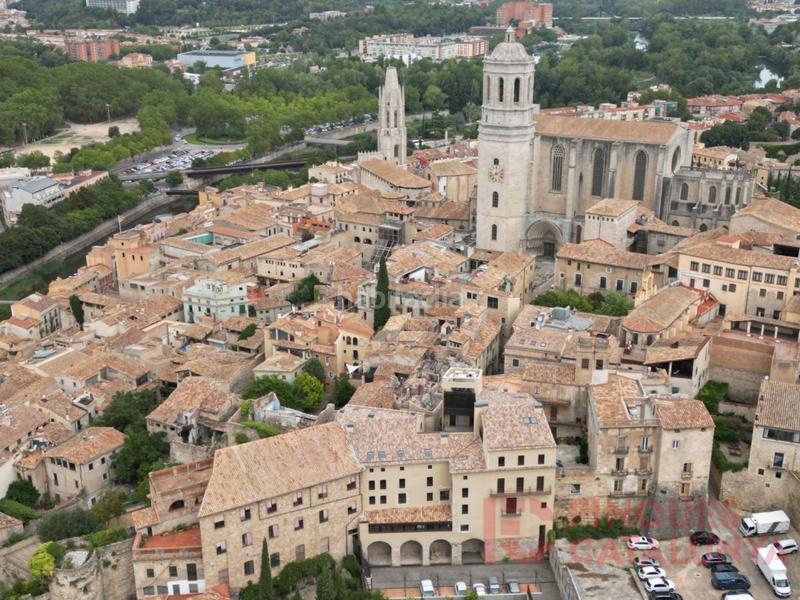 Foto 834dbf55-4c67-43b5-9708-18a507cf4942. Flat with parking in Centre-Barri Vell Girona
