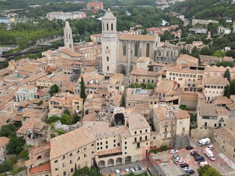 Foto 92267d78-224d-4a2b-82ed-ba72fa642af9. Flat with parking in Centre-Barri Vell Girona