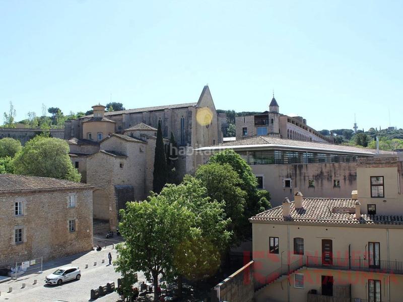 Foto 0898a8f6-7440-4d8c-a73f-a13ed61ca0d0. Pis amb aparcament a Centre-Barri Vell Girona