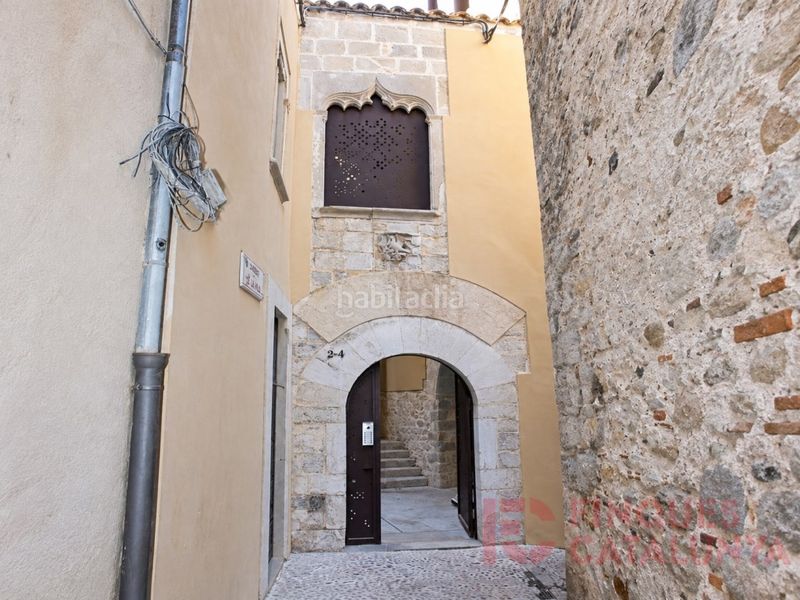 Foto 5501ea1f-fe2b-42e0-ac51-23ec6344fda9. Pis amb aparcament a Centre-Barri Vell Girona