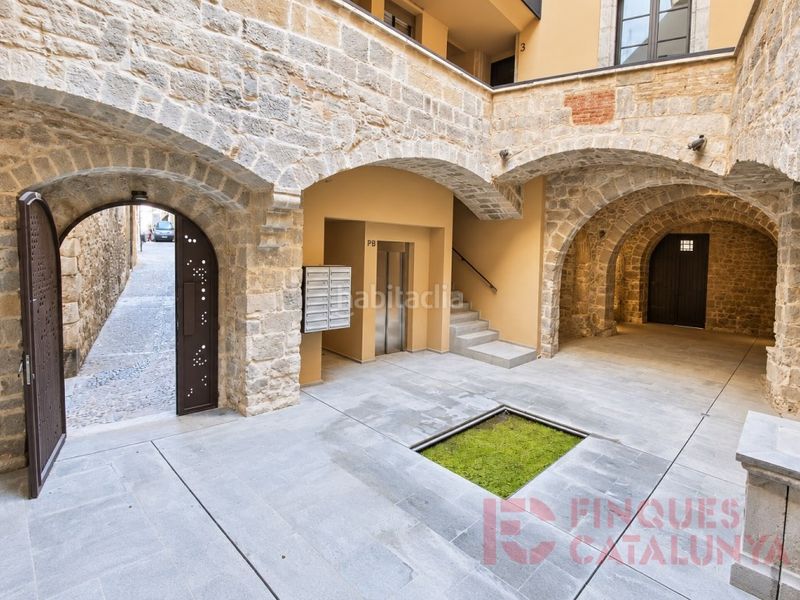 Foto bd82600d-ac31-468d-824d-4ca495dd1a3f. Pis amb aparcament a Centre-Barri Vell Girona