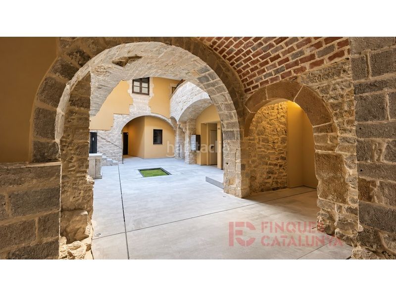 Foto c1a7085d-f592-42b0-b302-d776039186a3. Pis amb aparcament a Centre-Barri Vell Girona