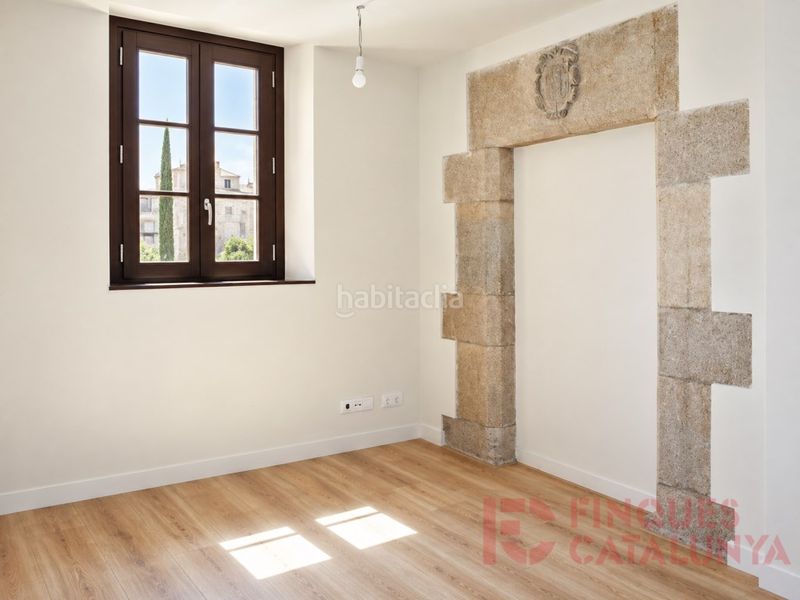 Foto f66fd961-4235-4243-a22e-1ad65f5991eb. Pis amb aparcament a Centre-Barri Vell Girona