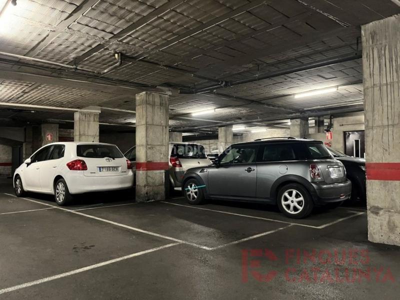 Foto 7f9d8261-e594-46e8-b3fd-9d9277e64e22. Posto auto in Eixample Nord Girona