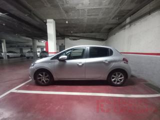 Parking voiture à Eixample Sud-Migdia. Plaça daparcament a leixample