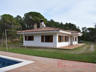 Casa a Llambilles. Xalet amb terreny espectacular a 10 min de girona