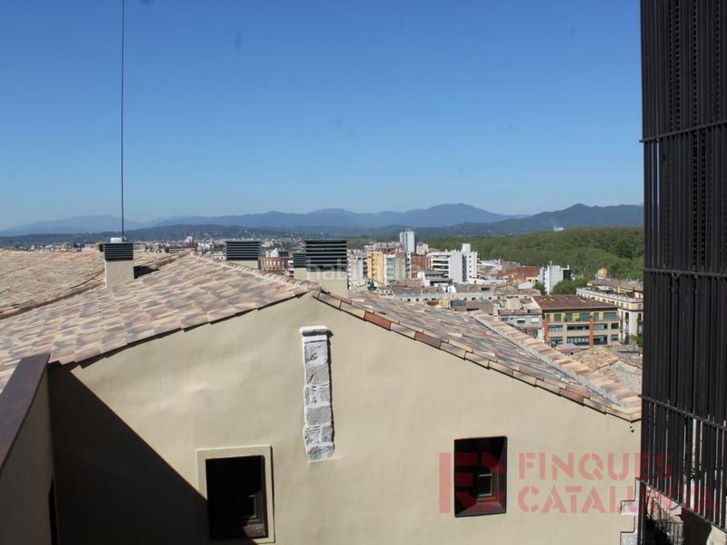 Foto 1ddc5e89-7092-410c-b315-5f52a4fe6fe0. Dúplex amb aparcament a Centre-Barri Vell Girona
