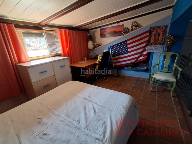 Foto 1292c7be-4914-42a8-a61e-2302f74e455a. Casa  en venda al centre en Bescanó