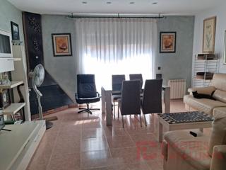 Casa  N/a. Casa en venda al centre de bescanó