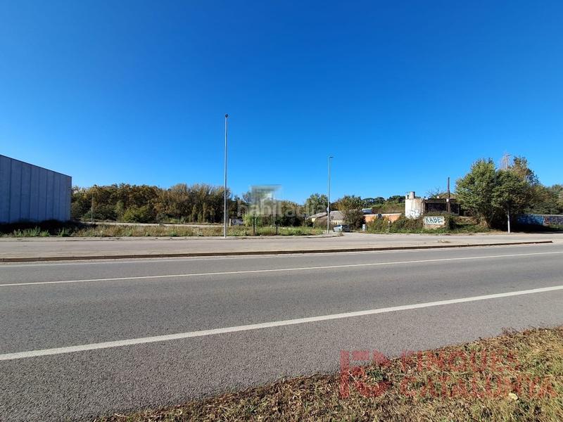 Foto 4759001b-bc29-4e96-add1-e38906ed71c0. Terrain industriel dans Quart