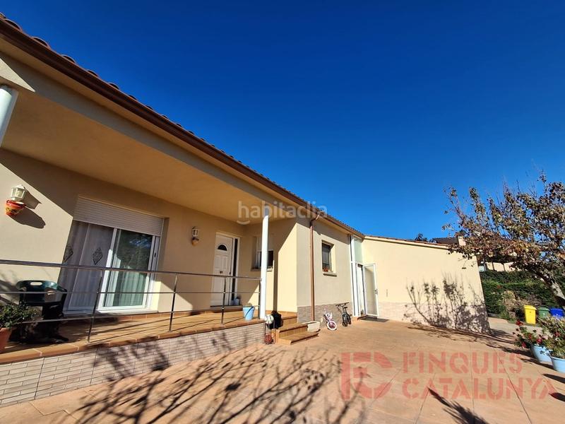 Foto 3c6a541e-aa2d-42a5-a127-c1398d9f22c9. Casa amb aparcament a Bescanó