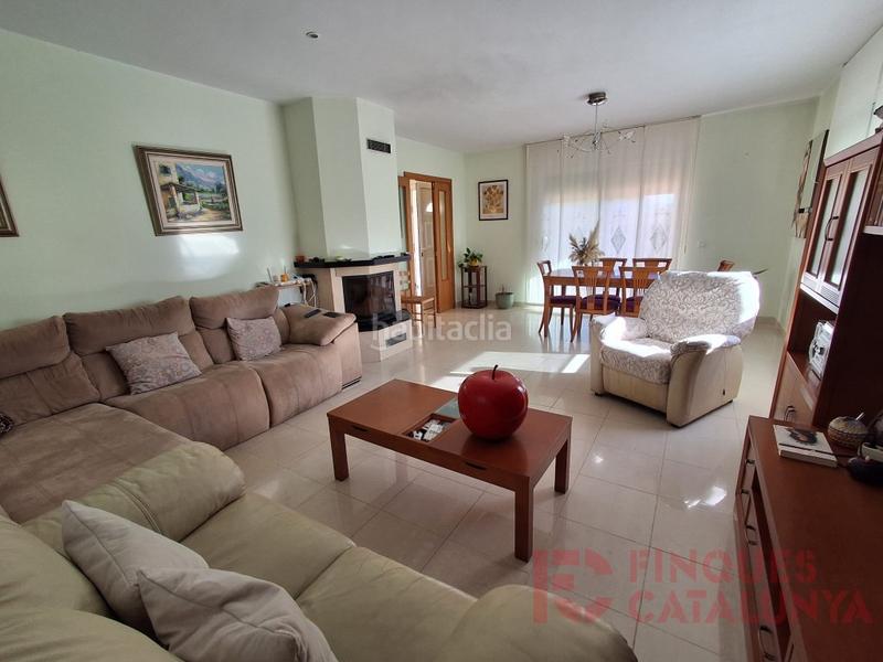 Foto 887eec39-e637-41aa-aa8f-5d80411f43f2. Casa amb aparcament a Bescanó