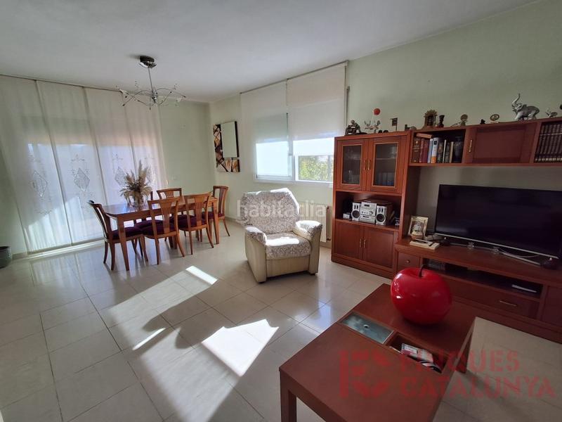 Foto 9ec869aa-cc75-4e60-b3c1-78fa96024449. Casa amb aparcament a Bescanó