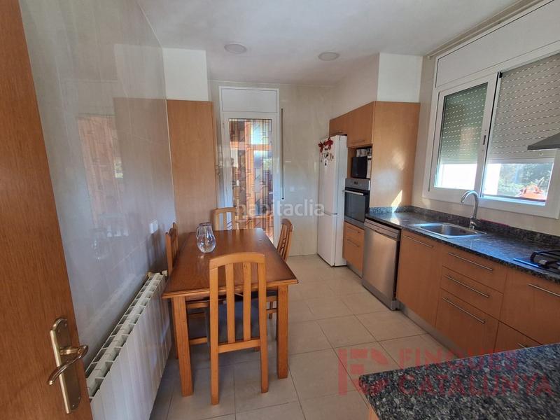 Foto abb10724-4202-45a3-b5fe-c1a1b0abaa75. Casa amb aparcament a Bescanó