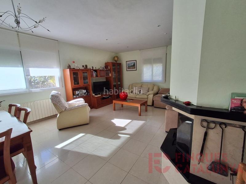 Foto b34f265c-0a8a-4a97-8a22-225e5db29bb7. Casa amb aparcament a Bescanó