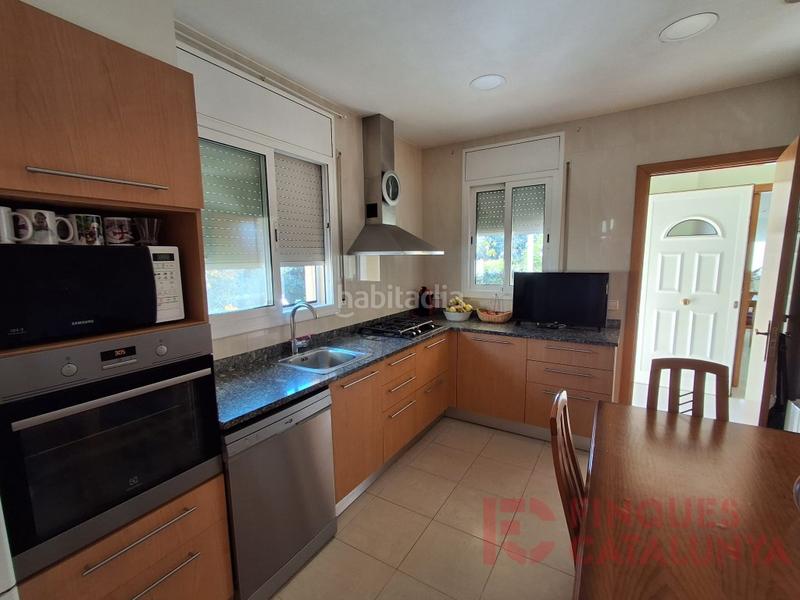 Foto bad6fe05-e539-4944-a24d-e23befdb5a68. Casa amb aparcament a Bescanó