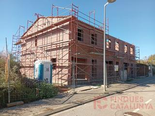 Casa a Cassà de la Selva. Promoció cases arrenglerades a c dian fossey  num. 27 mitjanera