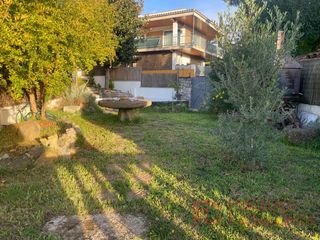 House  Calle prat riba. Casa amb encant al centre de girona amb piscina interior i terra