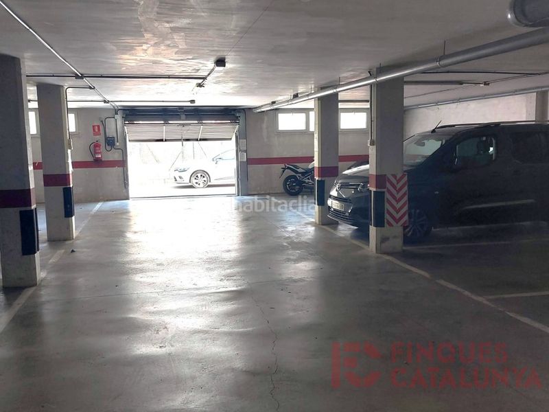 Foto a11fdfef-1331-4a8e-a900-271da8cc8dc3. Aparcament cotxe a Eixample Sud-Migdia Girona