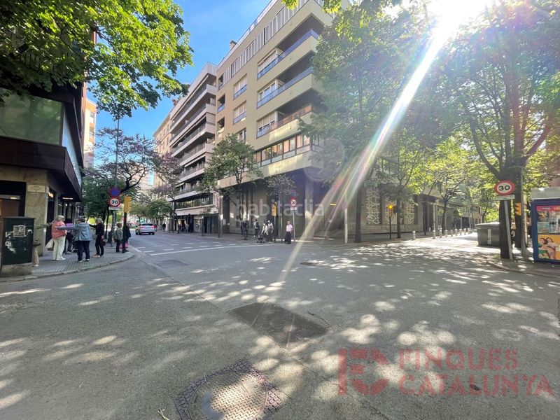 Foto 5d2279b8-cc1a-4a30-8ee9-93a2cdc997fa. Piso pis molt lluminós de 110 m a Eixample Nord, ubicació privilegiada al centre en Girona
