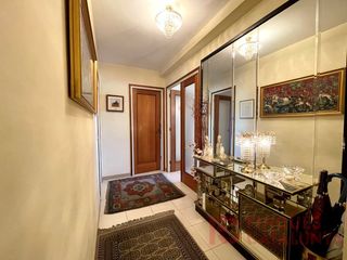 Appartement  Calle bonastruc porta. Espectacular pis de 4 habitacions al centre de girona amb 2 balc