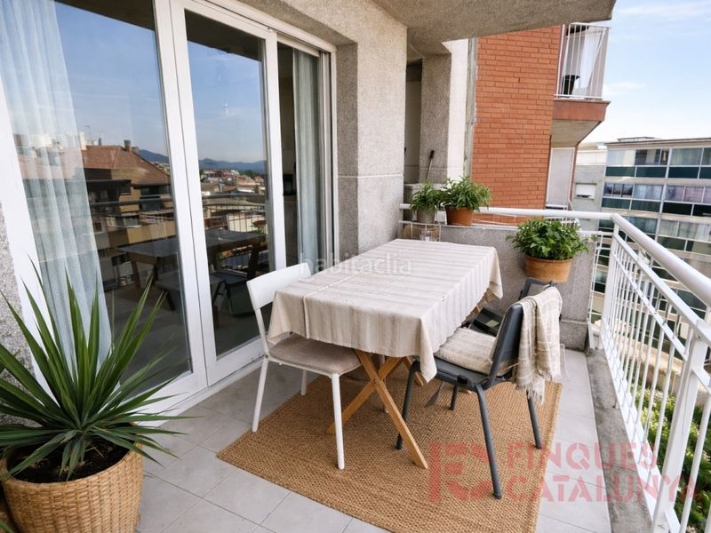 Foto 631b3f37-a8f2-4109-9e2e-e5ea0cf9f7e5. Pis amb aparcament a Eixample Nord Girona