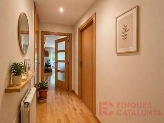 Appartamento  Calle cerveri de girona. Pis ampli i molt lluminós amb dos balcons al cor de la devesa