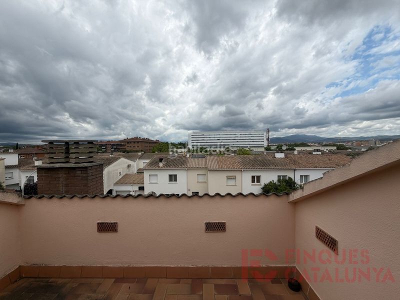 Foto 17064e45-bbf9-4741-8543-5afe6452bc24. Casa amb aparcament a Palau Girona