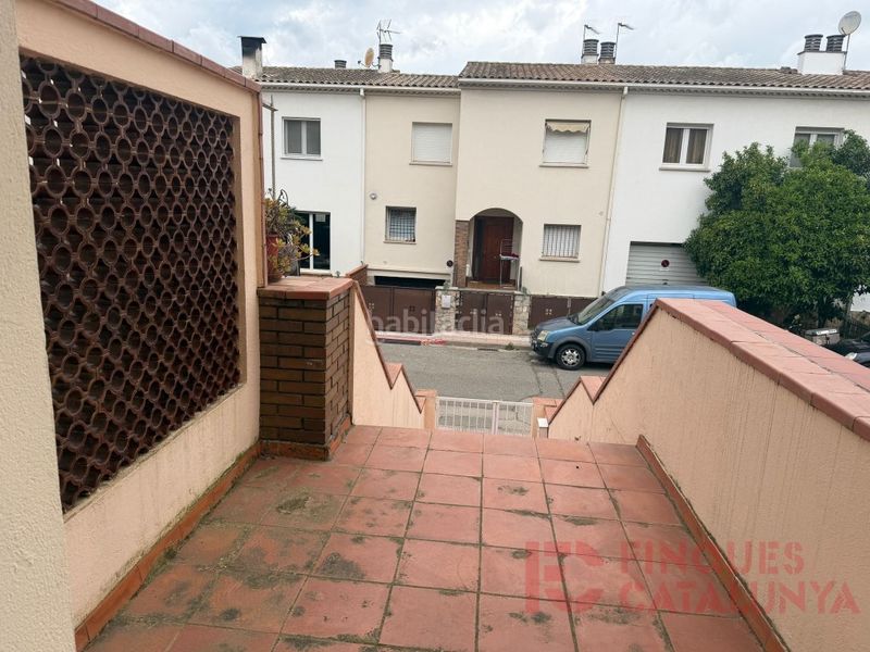 Foto b5dedf9b-b5e2-4dea-bdb2-49d39c9fbef4. Casa amb aparcament a Palau Girona