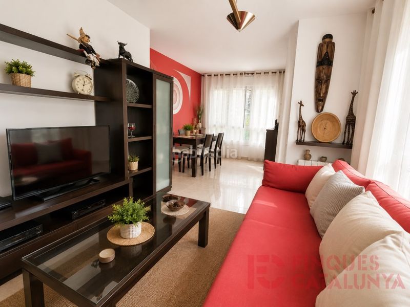 Foto 59234518-3e50-4925-8197-6ec35a965613. Pis amb aparcament a Montilivi Girona