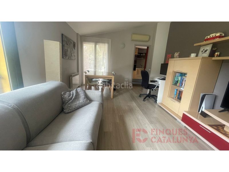 Foto f1290e1f-d46b-42f5-8915-249ce5ceaaf6. Pis amb aparcament a Bescanó