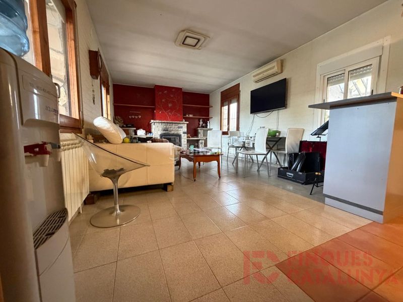 Foto 3b932389-1d9b-435b-aaf3-d04a6016c7bd. Casa amb aparcament a Caldes de Malavella