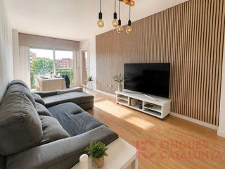 Flat  Calle salvador dabau i caussa. Pis cantoner molt lluminós a zona el corte inglés