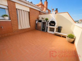 Ático  Calle empuries. Làtic que ho té tot a sant narcís llum, espai i dues terrasses e