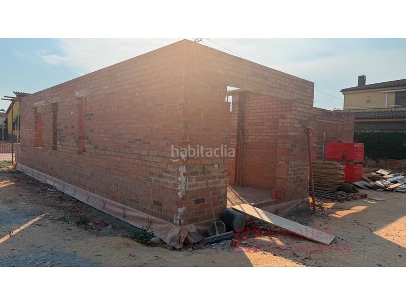 Foto c7cb284e-e20b-4111-a1d4-40bb03e06488. Casa amb aparcament a Sils