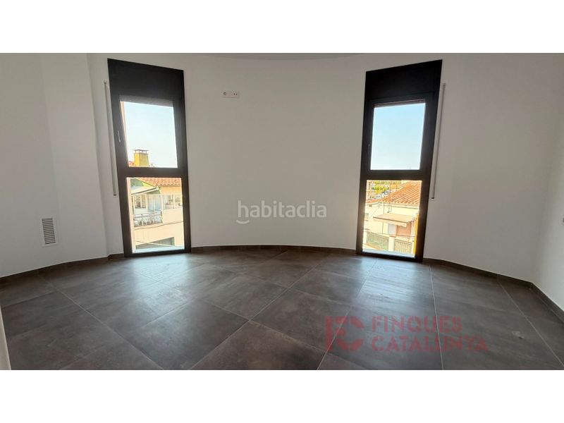 Foto bda77fe0-f89d-451c-888f-651b1453a954. Pis amb aparcament a Sils