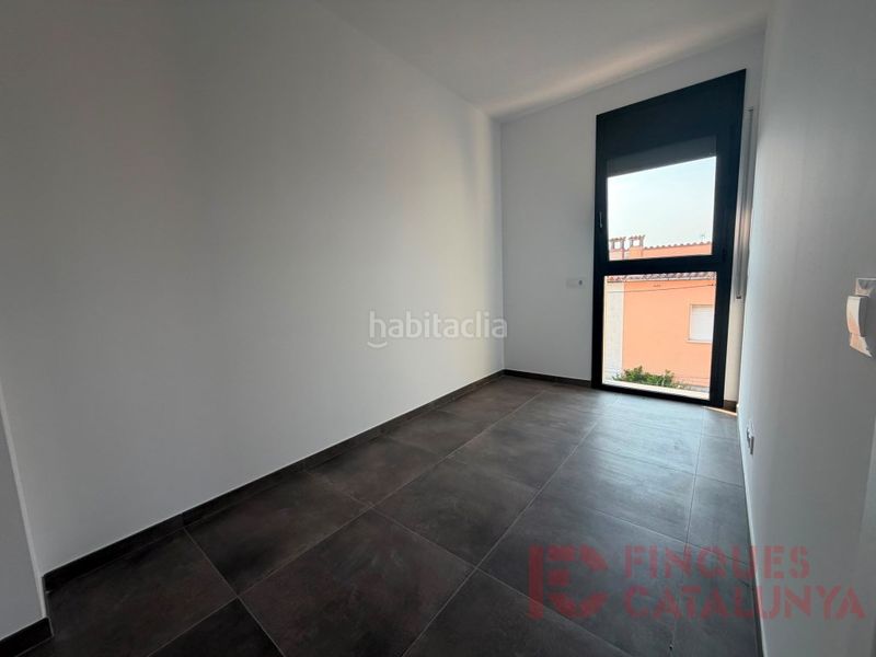 Foto e31bf857-2f4e-42c4-9e09-cd504a826158. Pis amb aparcament a Sils