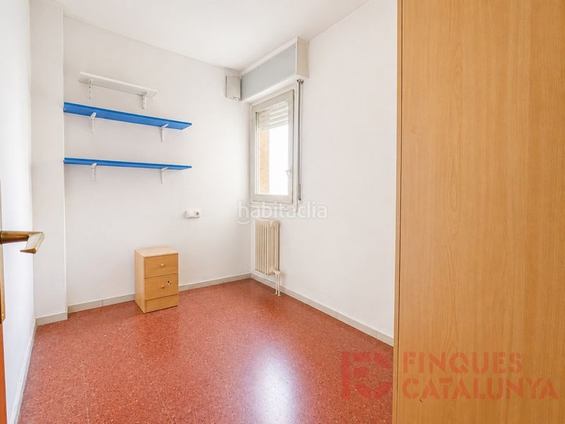 Foto bb091eb7-5ae9-43b9-9bc6-a9b3c007e007. Pis amb calefacció aparcament a Eixample Nord Girona