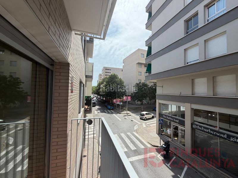 Foto e6d34a36-e2bf-4887-87ad-676c53275db3. Pis amb calefacció aparcament a Eixample Sud-Migdia Girona