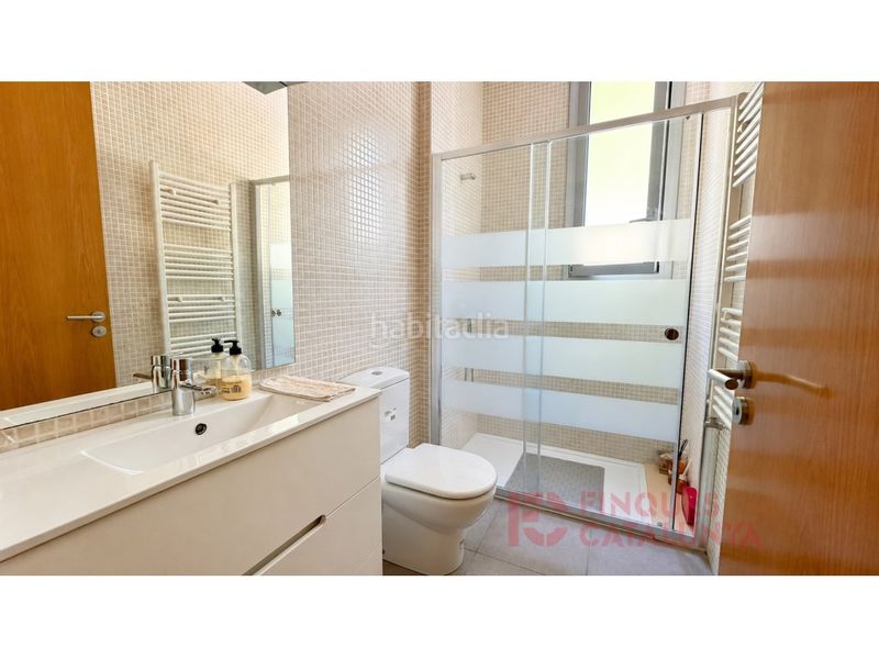 Foto 179c4328-eb26-4911-837f-027726ab17bf. Casa amb aparcament a Vila - roja Girona