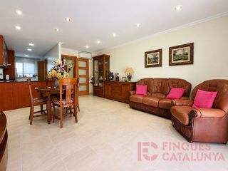 Casa  Calle bassegoda. Una casa per gaudirla tot lany suite amb vestidor, pati i terras