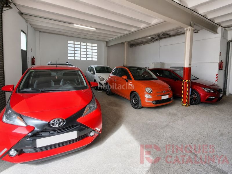 Foto 5120c4f8-2379-4e39-a8be-8b1b6a5993e4. Car parking in Palau Girona