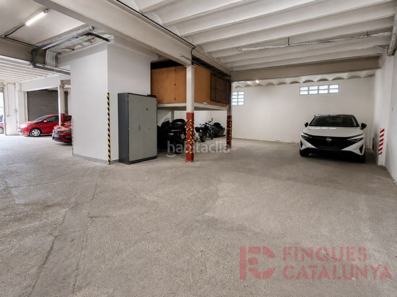 Foto b8e92f6c-deb2-4211-ac02-807af2ea30f5. Car parking in Palau Girona