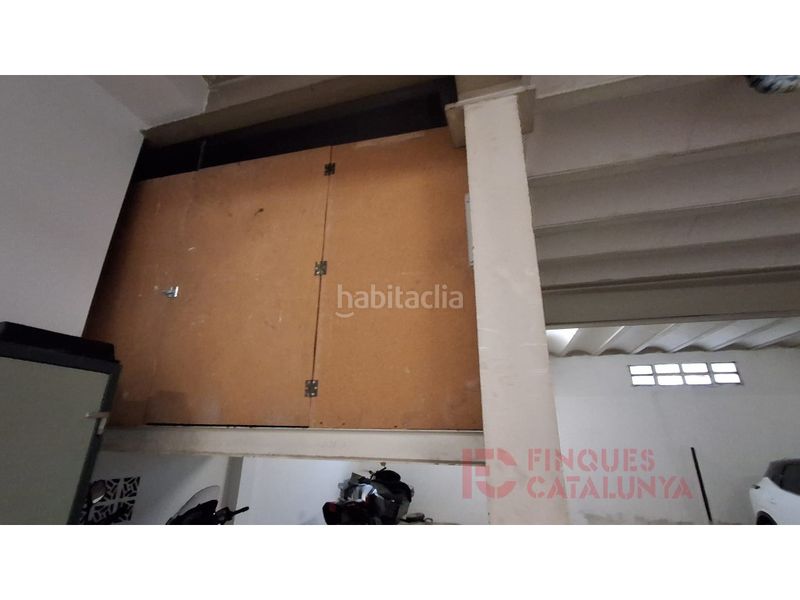 Foto bc221259-04b5-4170-834d-b51f8a04f948. Car parking in Palau Girona