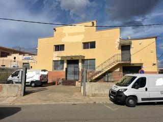Industrial building in Es Blanquer. Nave comercial con posibilidad de cambio a urbano